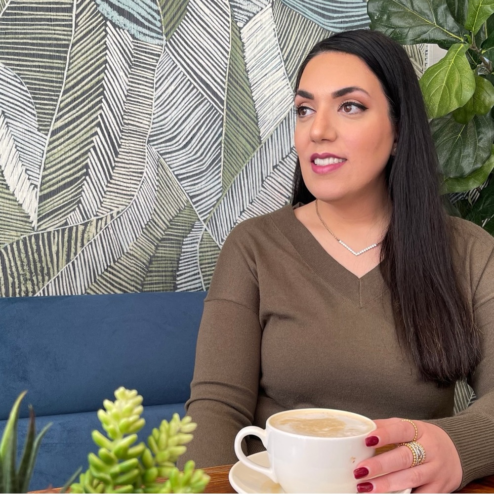 Meet your Posher, Parisa
